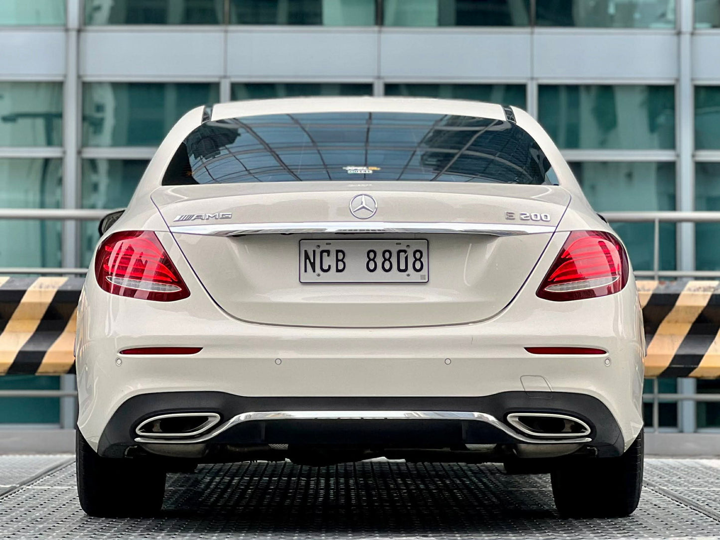 2017 Mercedes Benz E200 AMG 2.0, Automatic, Gas