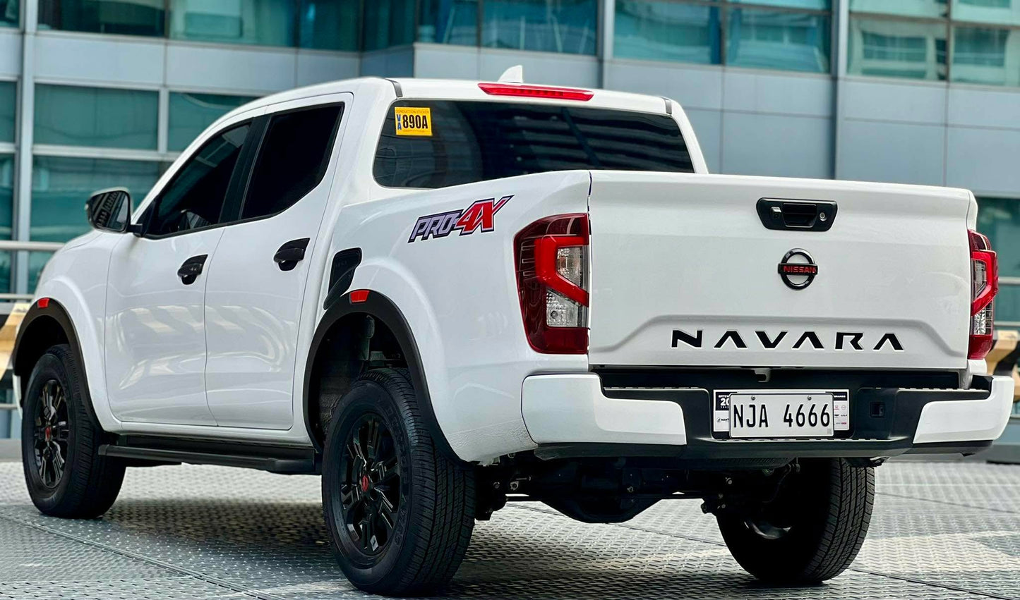 2025 Nissan Navara 2.5 VE Calibre 4xPro look, Automatic, Diesel