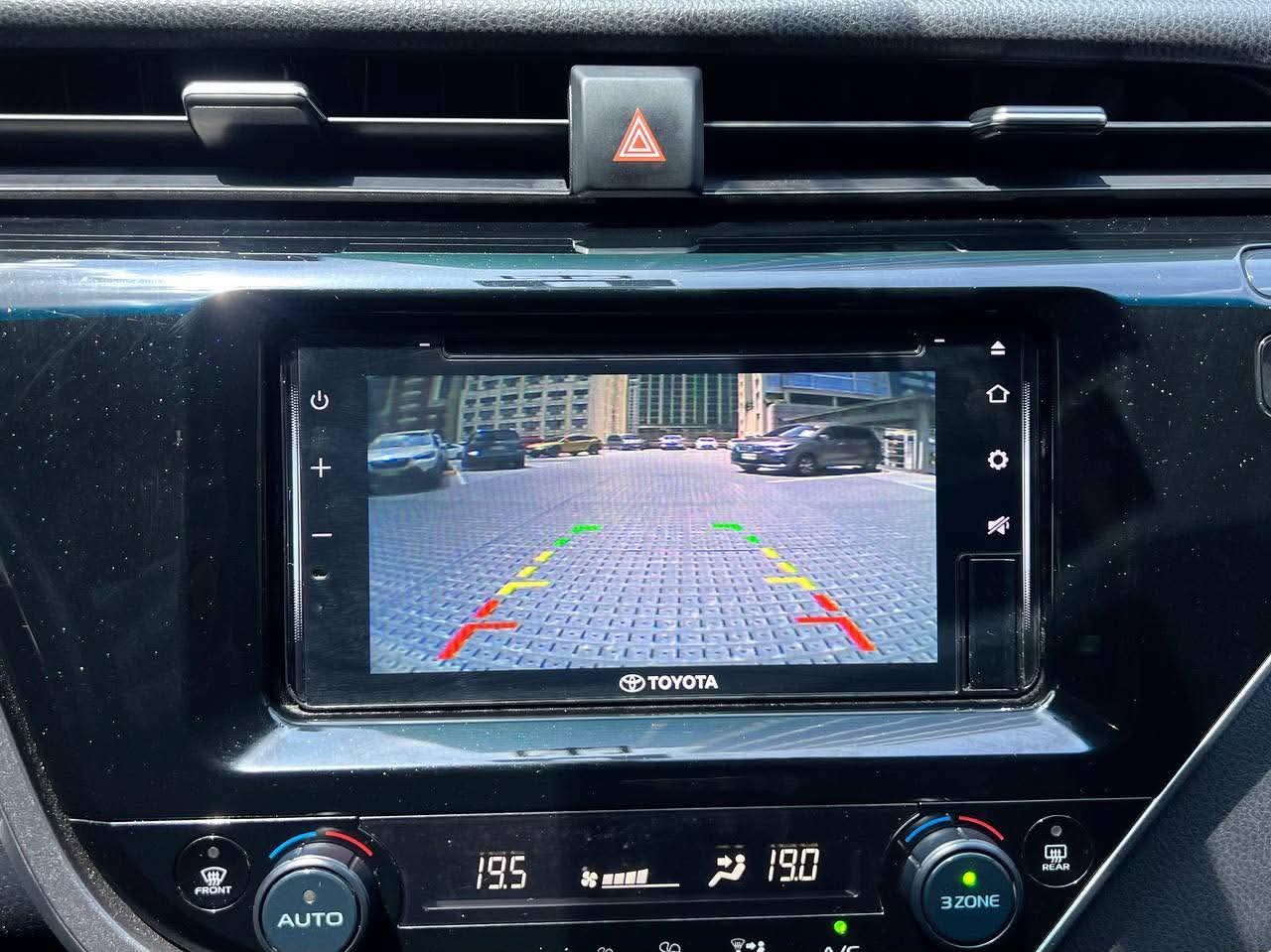 2019 Toyota Camry 2.5 V, Automatic, Gas