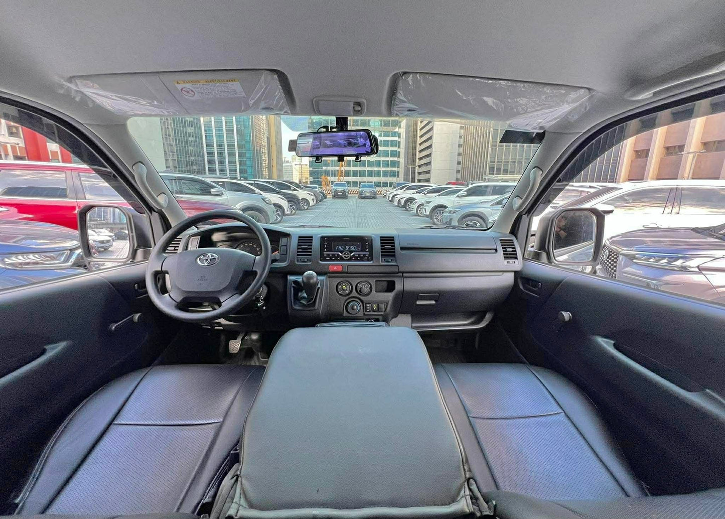2025 Toyota HiAce Commuter 3.0, Manual, Diesel