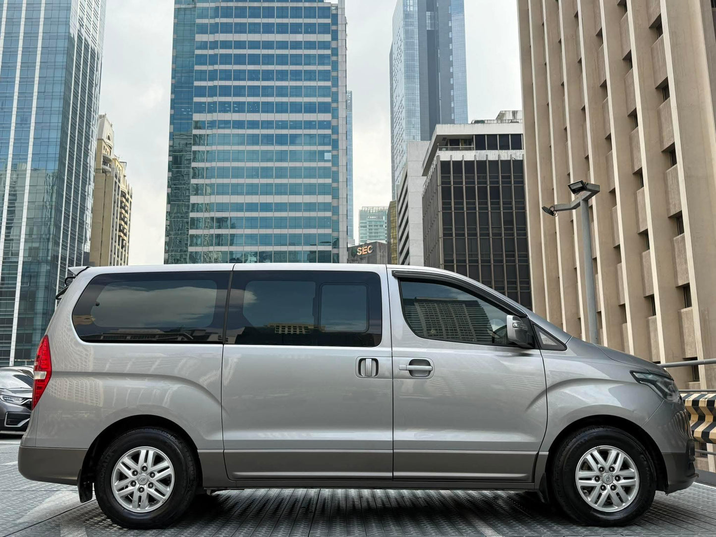 2020 Hyundai Grand Starex 2.5 Gold, Automatic, Diesel