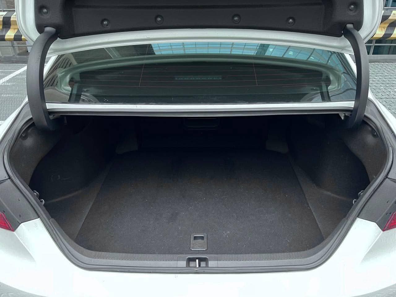 2020 Toyota Camry 2.5 V, Automatic, Gas