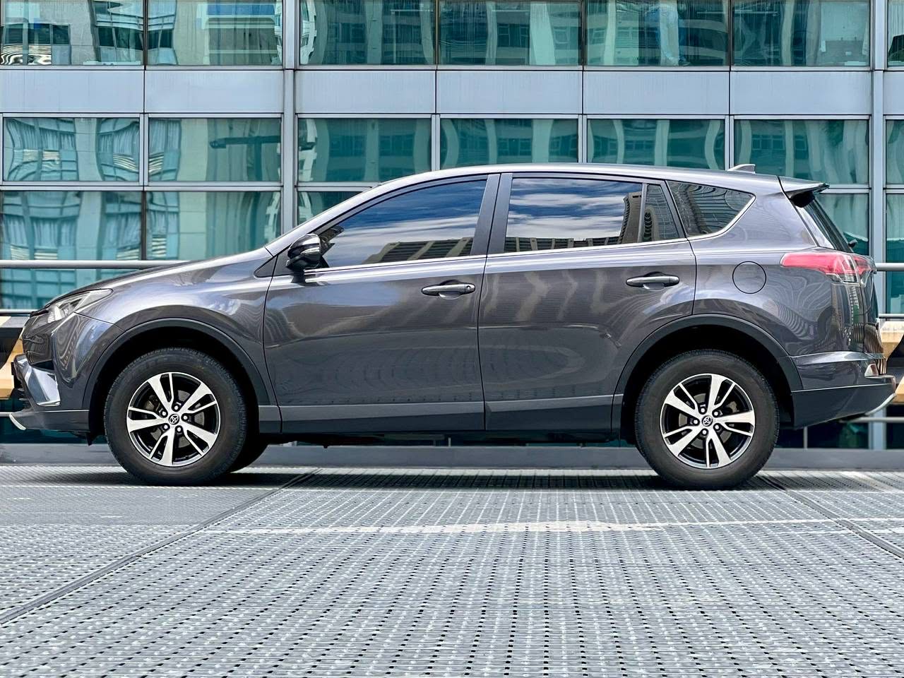 2017 Toyota Rav 4 Active 4x2, Automatic, Gas
