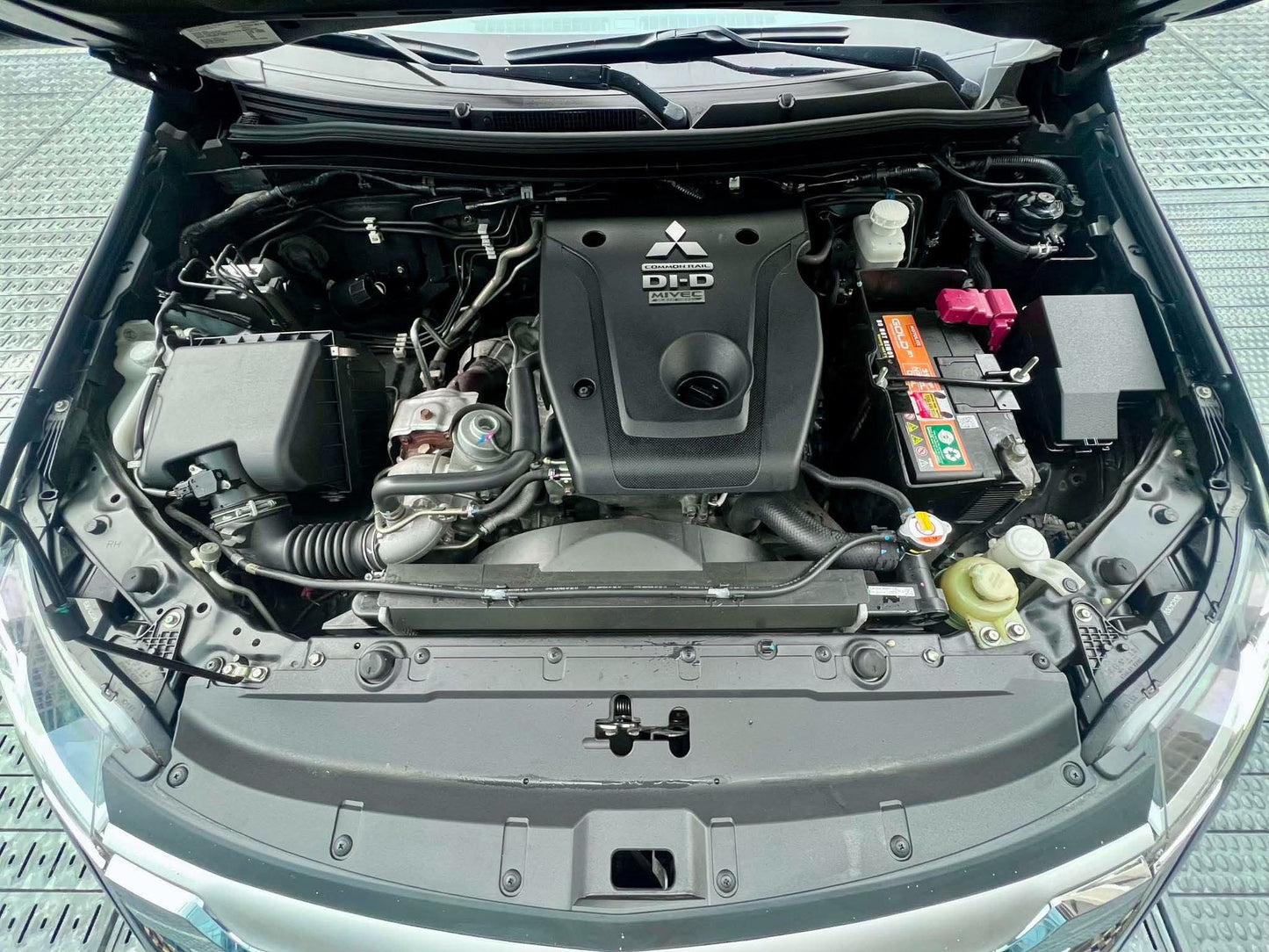 2017 Mitsubishi Montero 2.4 GLS Premium, Automatic, Diesel