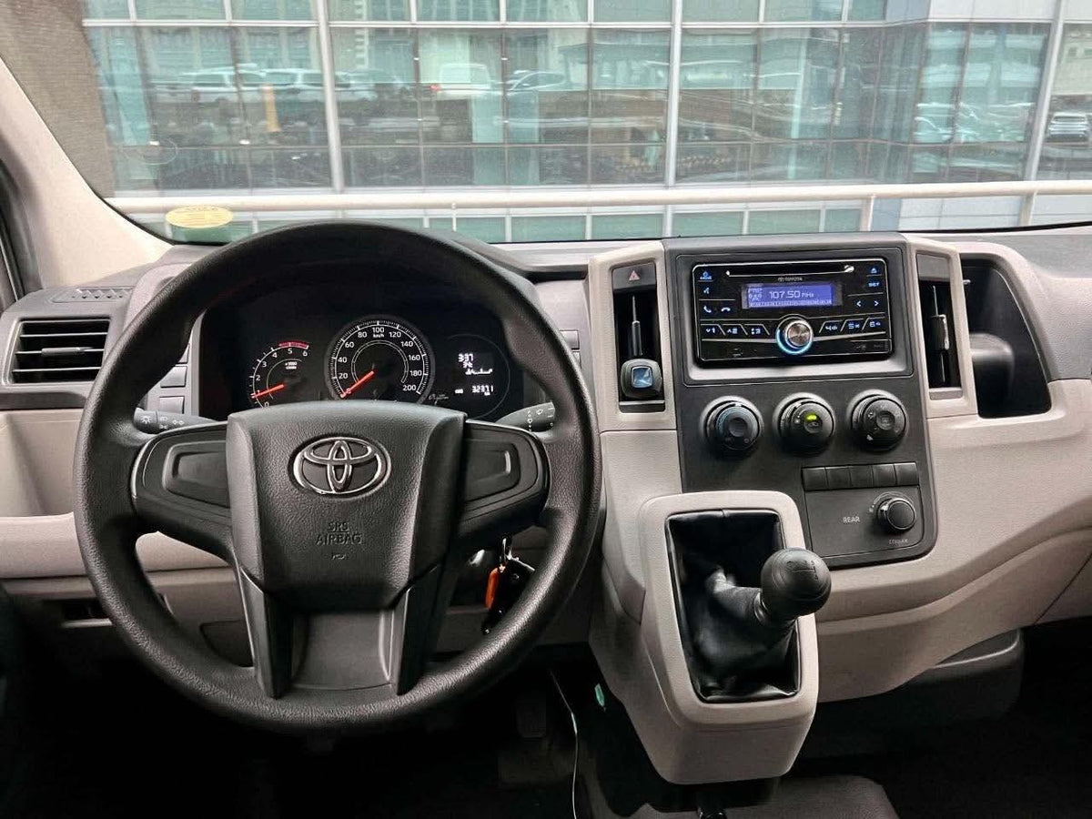 2023 Toyota Hiace Commuter 2.8 Deluxe, Manual