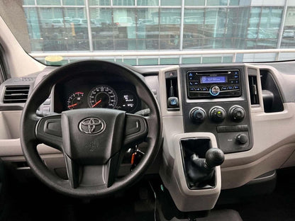 2023 Toyota Hiace Commuter 2.8 Deluxe, Manual
