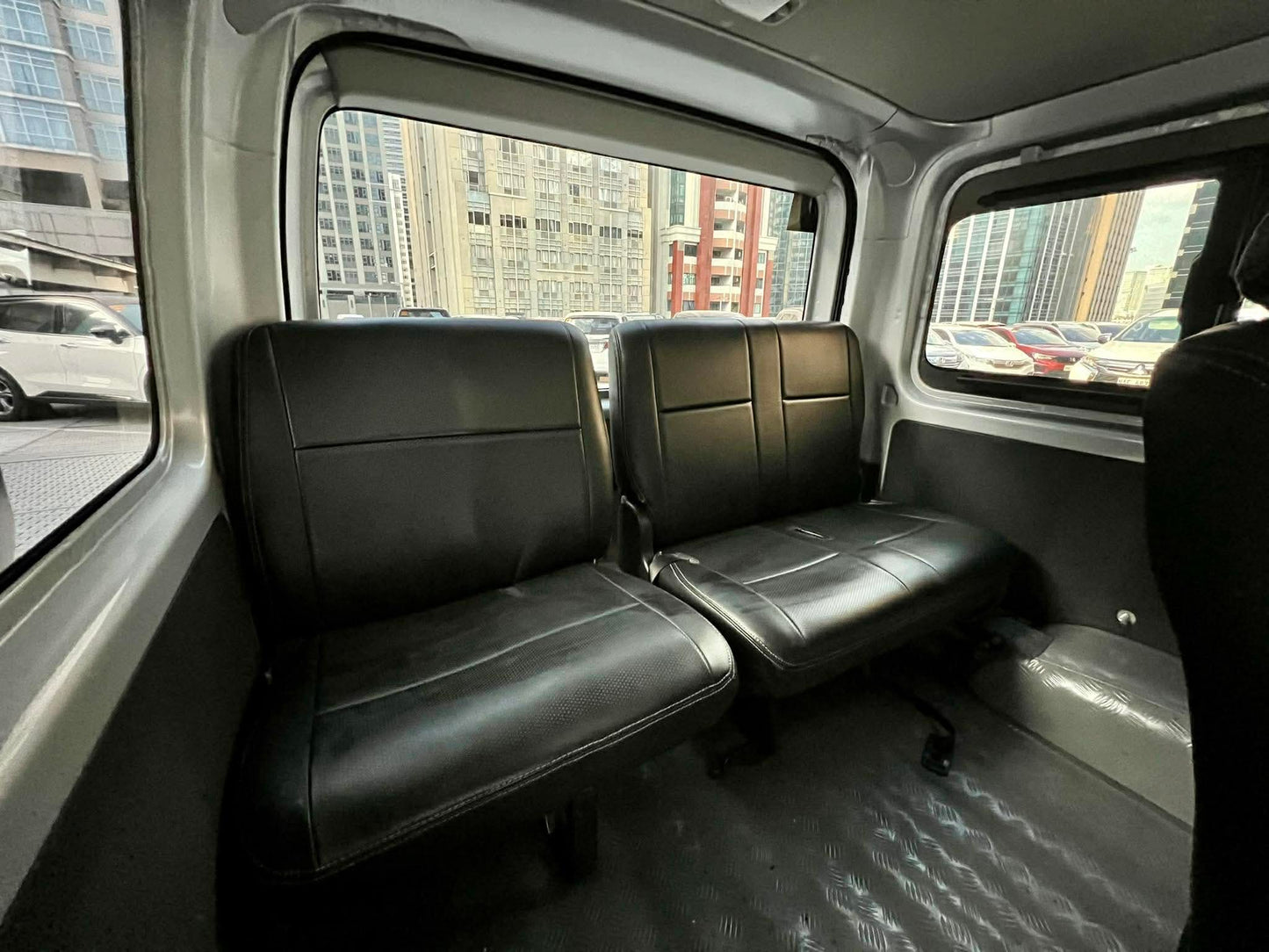 2025 Toyota HiAce Commuter 3.0, Manual, Diesel