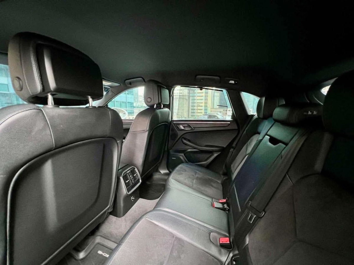 2015 Porsche Macan 2.0 Turbocharged AWD, Automatic, Gas