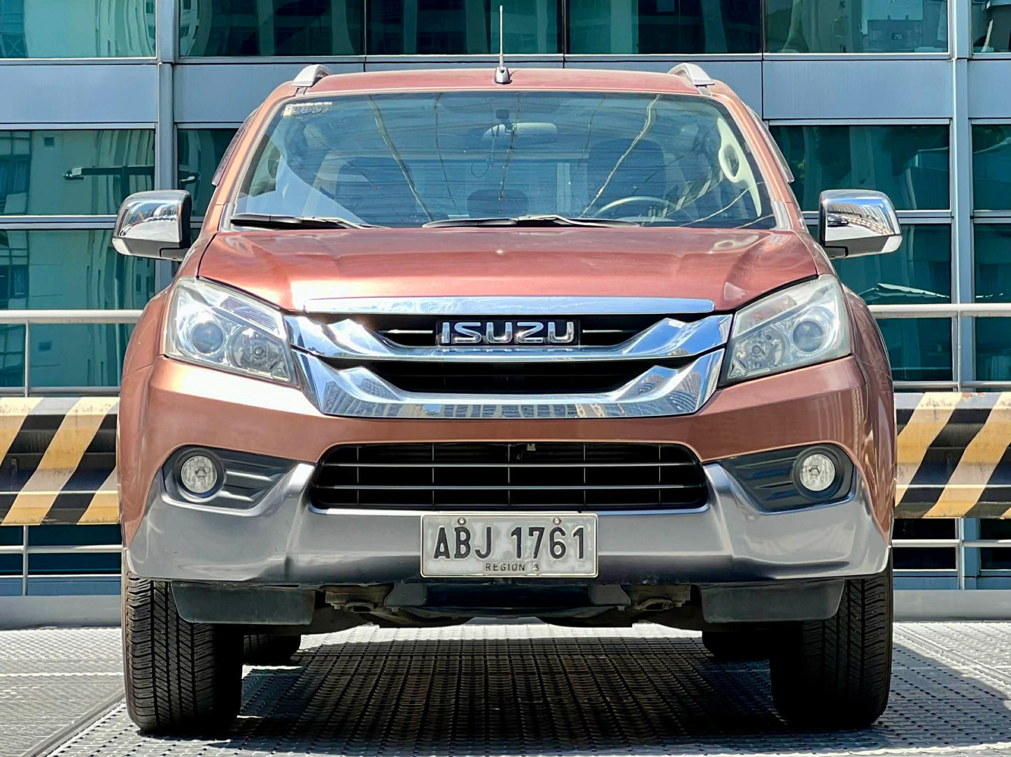 2015 Izuzu MUX LSA 4x2 2.5, Automatic, Diesel