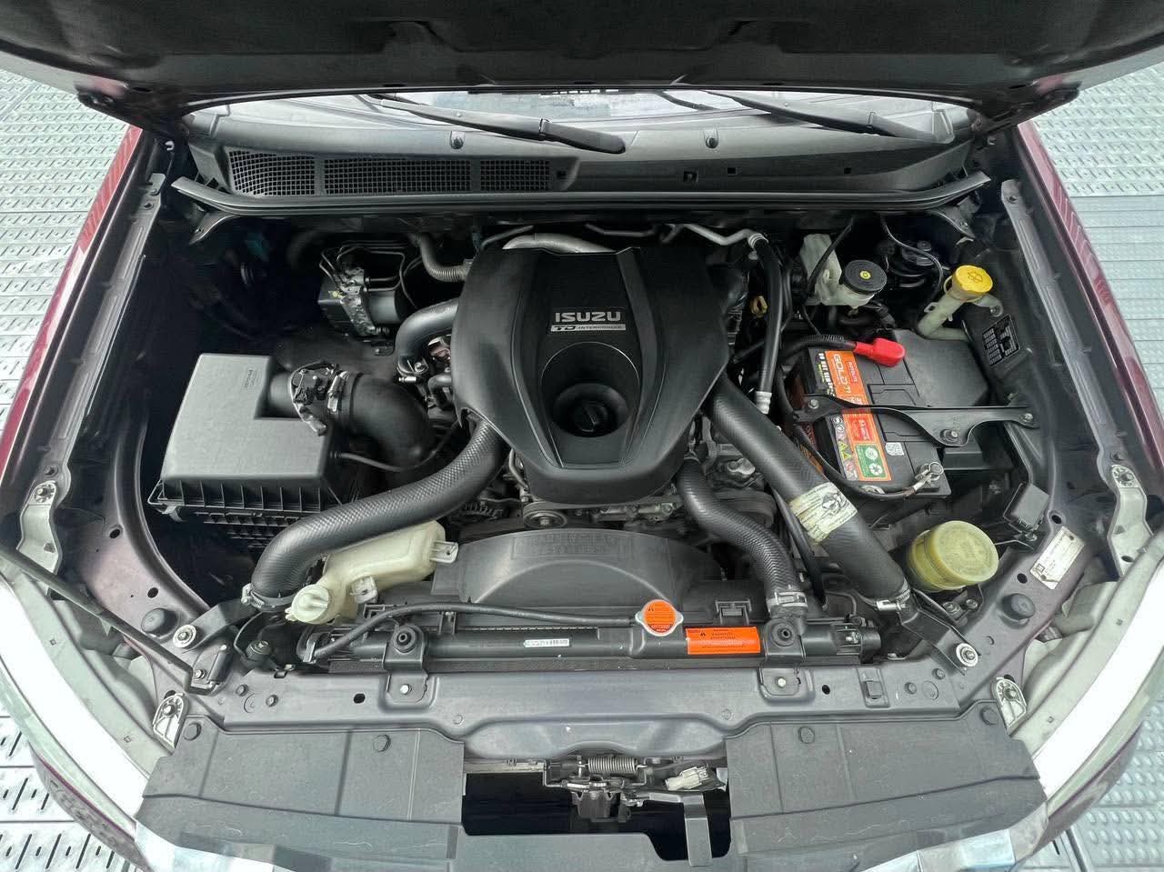 2016 Isuzu MUX LSA 4x2 3.0, Automatic, Diesel