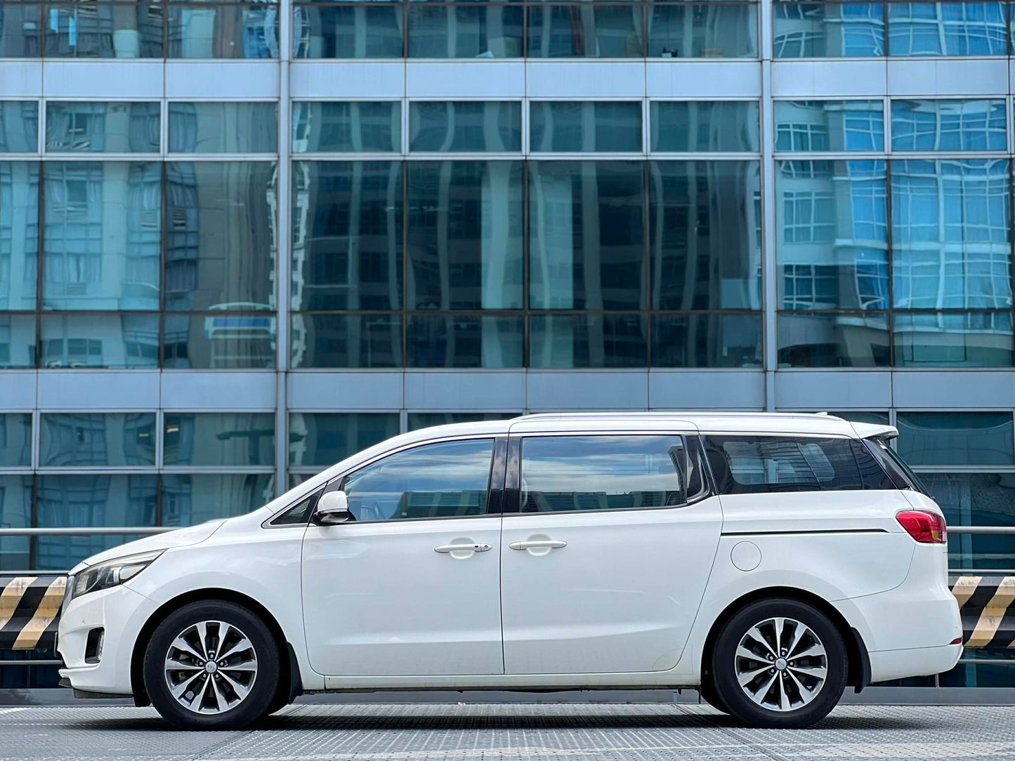 2015 Kia Grand Carnival EX 2.2 CRDI, Automatic, Diesel