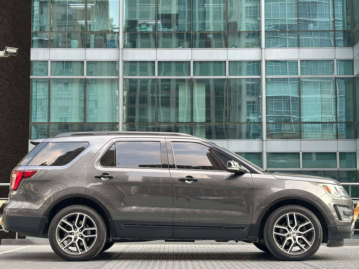 2017 Ford Explorer V6 4x4 3.5, Automatic, Gas