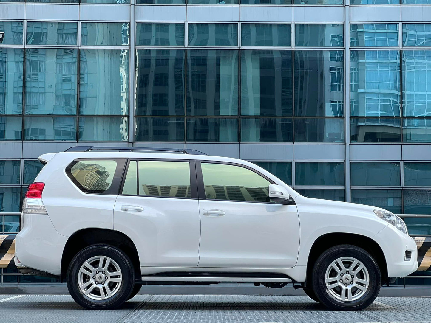 2011 Toyota Land Cruiser Prado VX 4X4, Automatic, Gas