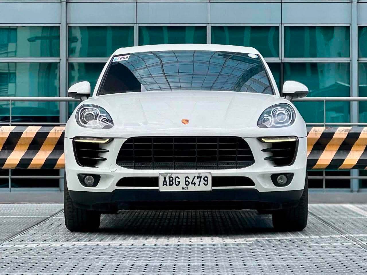 2015 Porsche Macan 2.0 Turbocharged AWD, Automatic, Gas