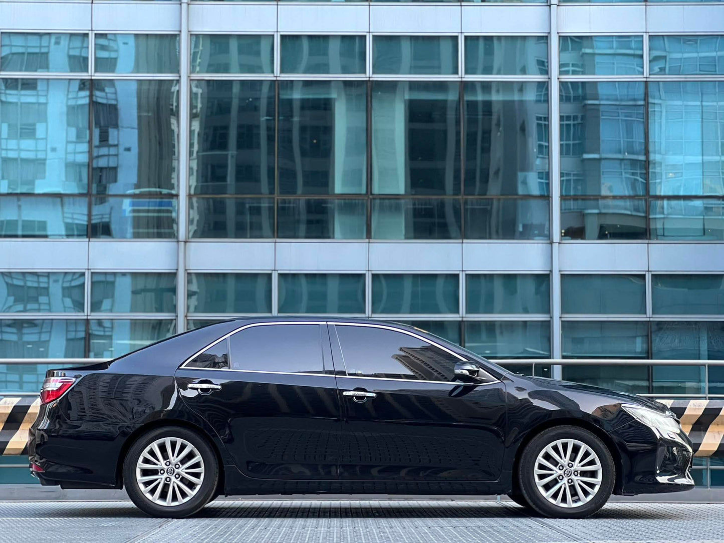 2018 Toyota Camry 2.5 V, Automatic, Gas