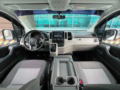 2024 Toyota HiAce Commuter Deluxe 2.8, Manual, Diesel