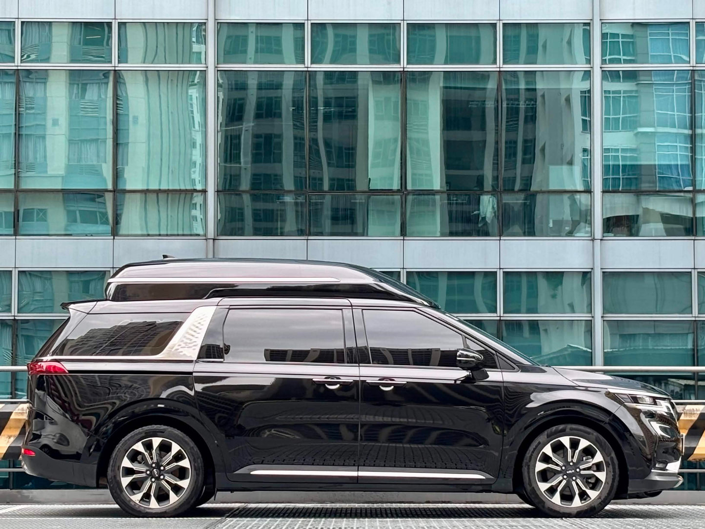 2023 Kia Carnival Limousine VIP 3.5, Automatic, Gas