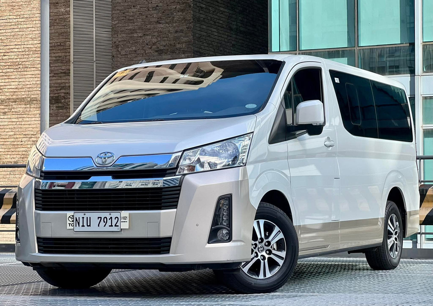 2024 Toyota GL Grandia 2.8L, Manual, Diesel