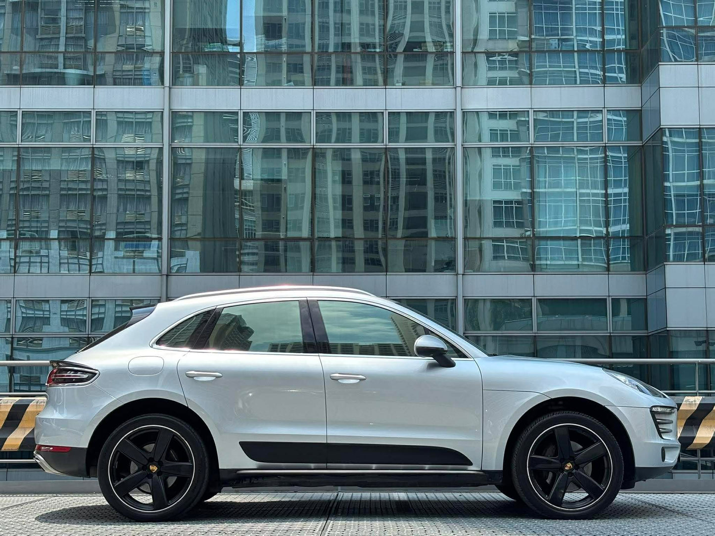 2016 Porsche Macan 2.0 Turbo, Automatic, Gas
