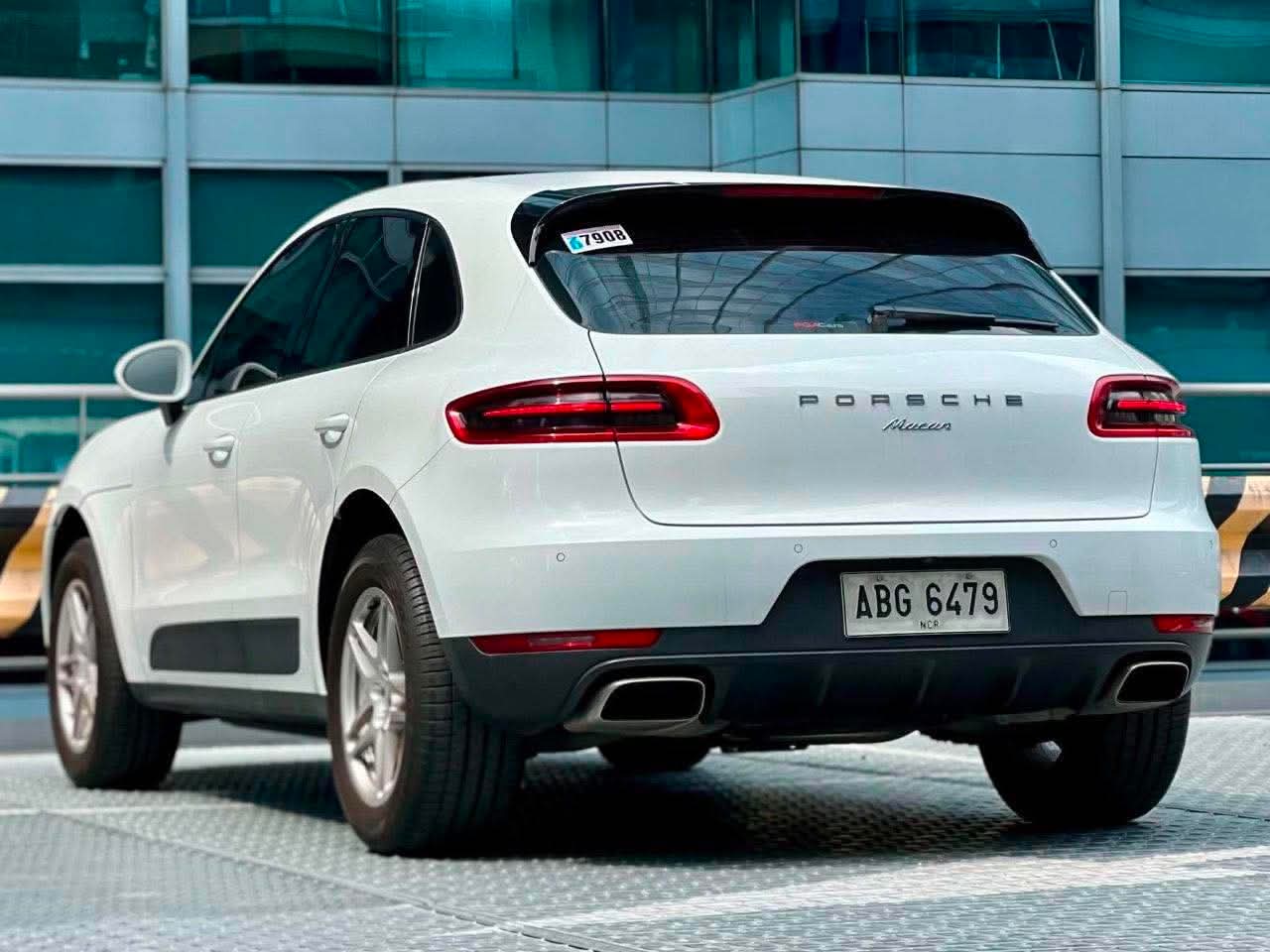 2015 Porsche Macan 2.0 Turbocharged AWD, Automatic, Gas