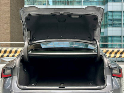 2023 Lexus IS300H Hybrid 2.0, Automatic, Gas