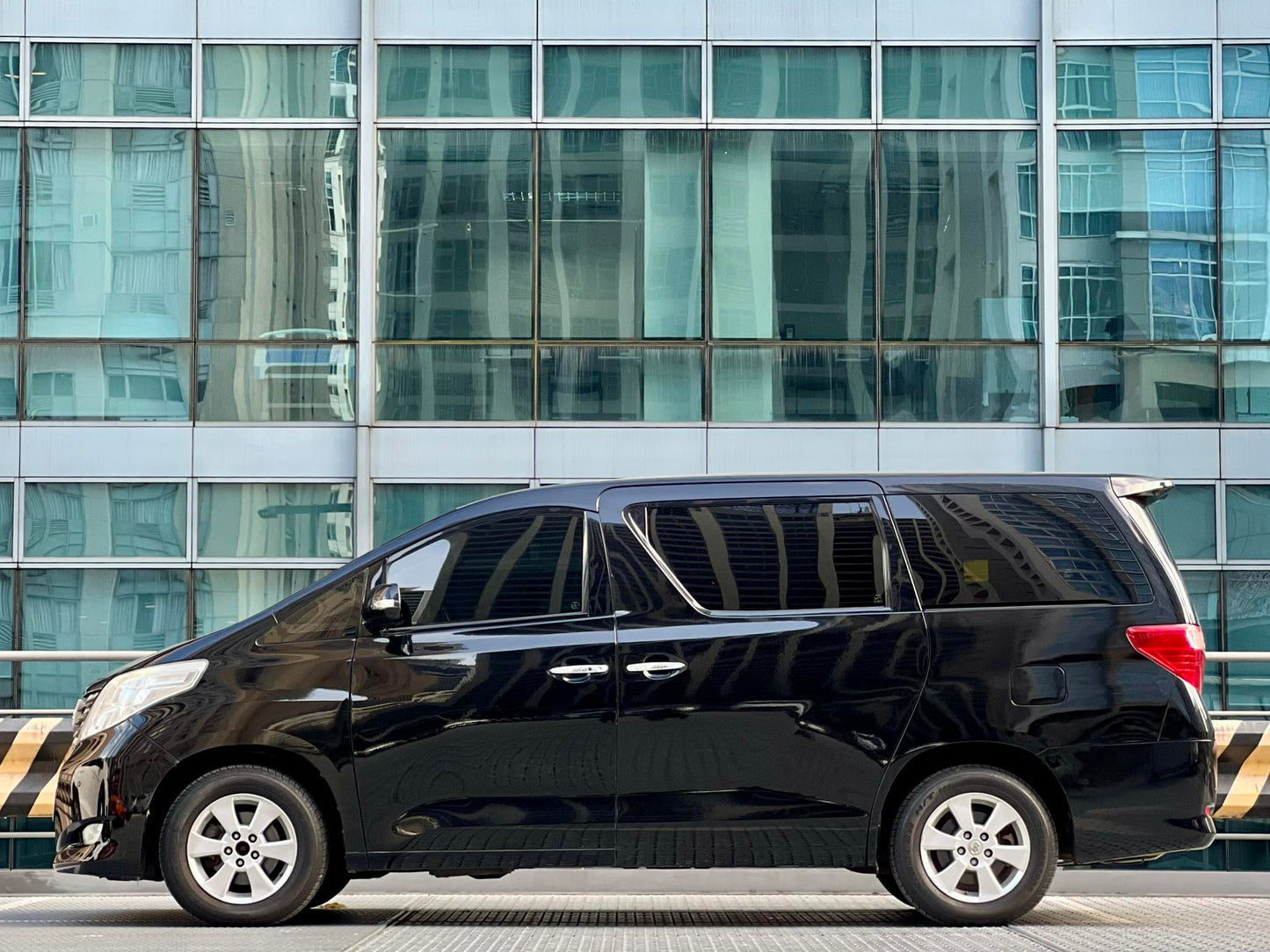 2011 Toyota Alphard 3.5, Automatic, Gas