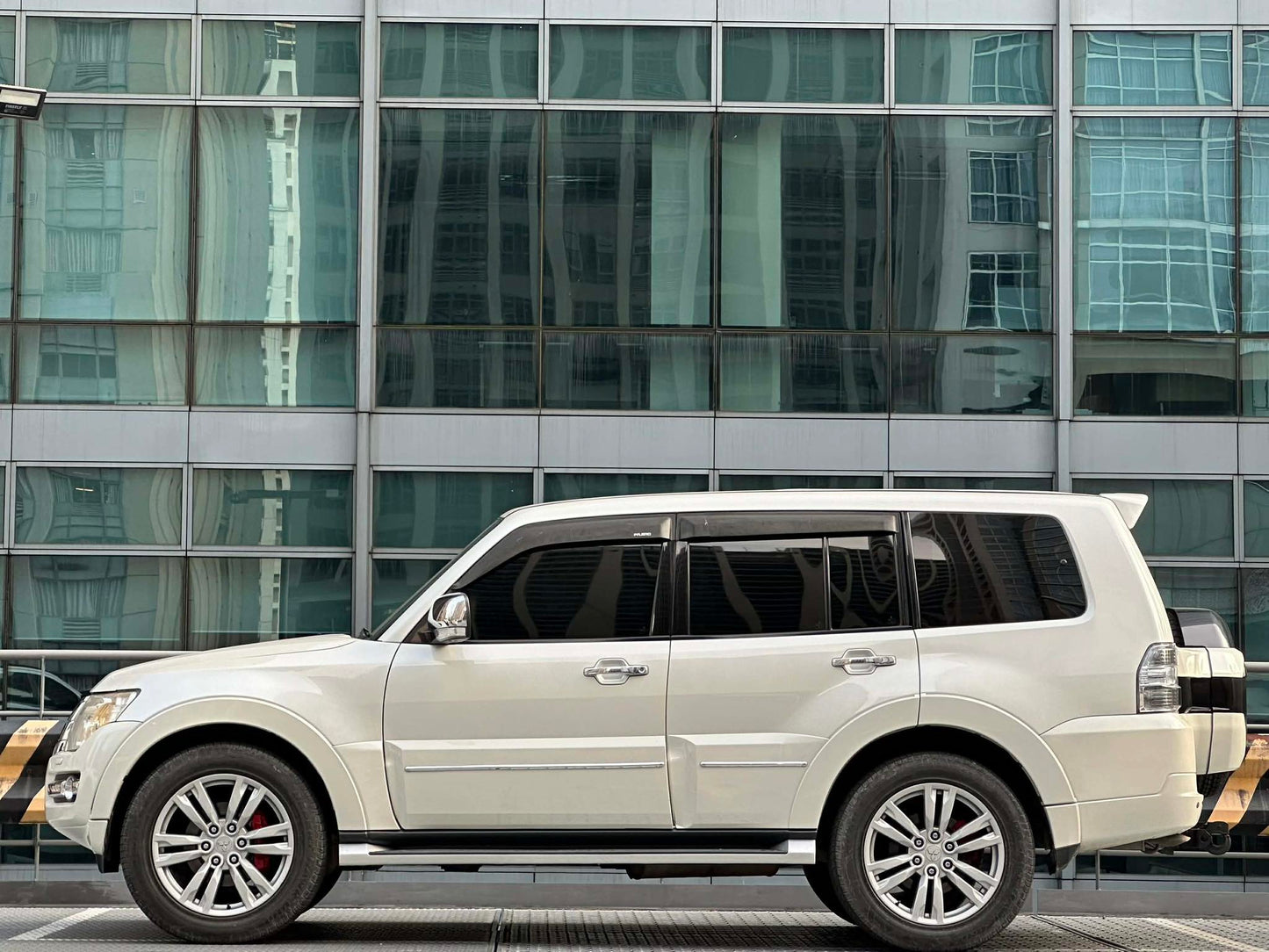 2011 Mitsubishi Pajero GLS 4x4 3.8 V6,  Automatic, Gas