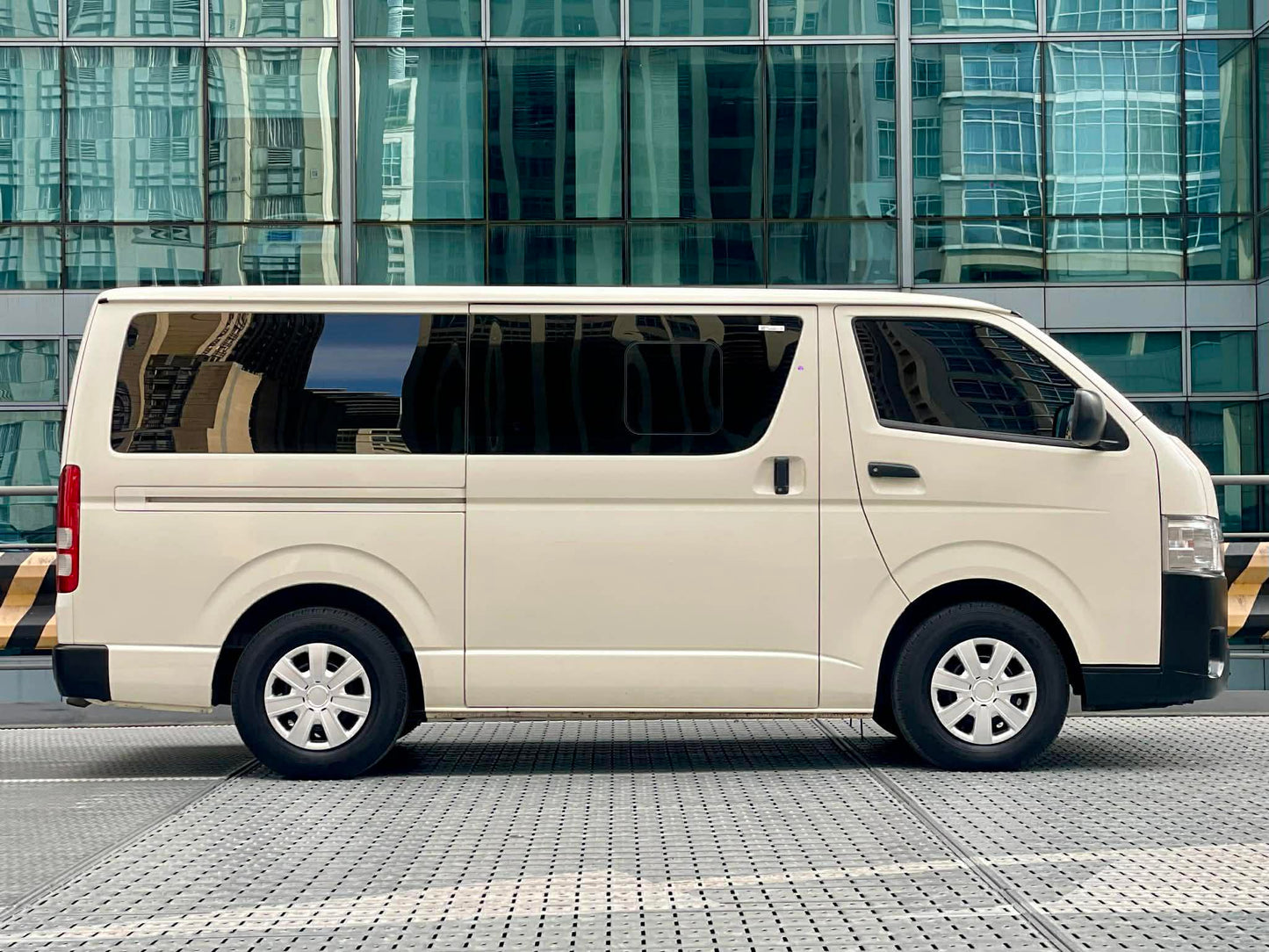 2021 Toyota Hiace Commuter 3.0, Diesel, Manual