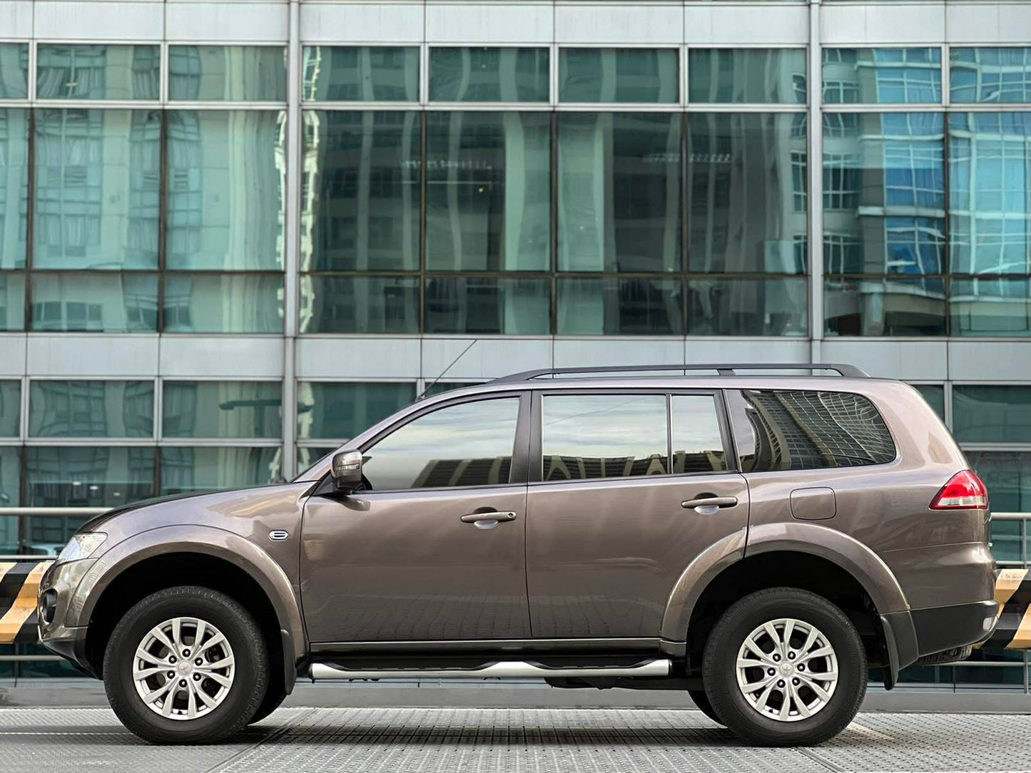 2014 Mitsubishi Montero GLX 4x2 2.5, Manual, Diesel