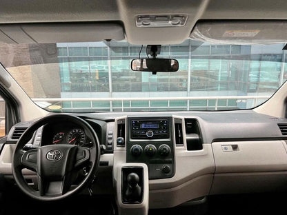 2023 Toyota Hiace Commuter 2.8 Deluxe, Manual