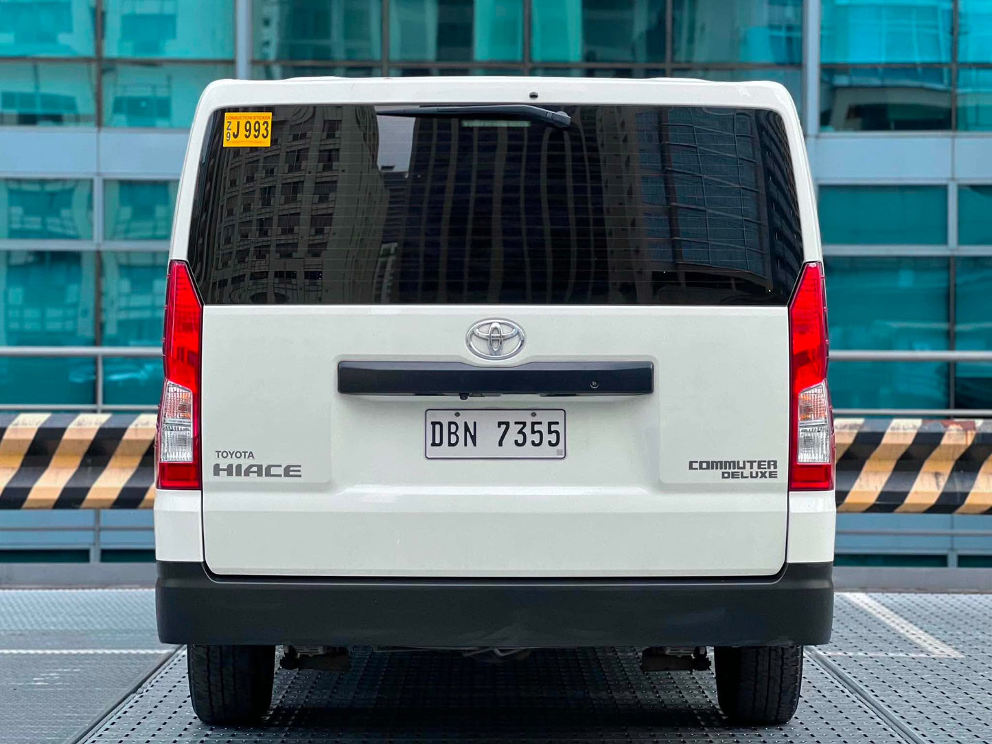 2024 Toyota HiAce Commuter Deluxe 2.8, Manual, Diesel