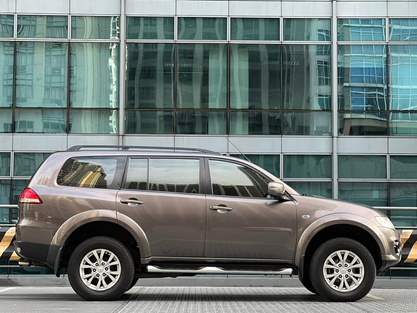 2014 Mitsubishi Montero GLX 4x2 2.5, Manual, Diesel