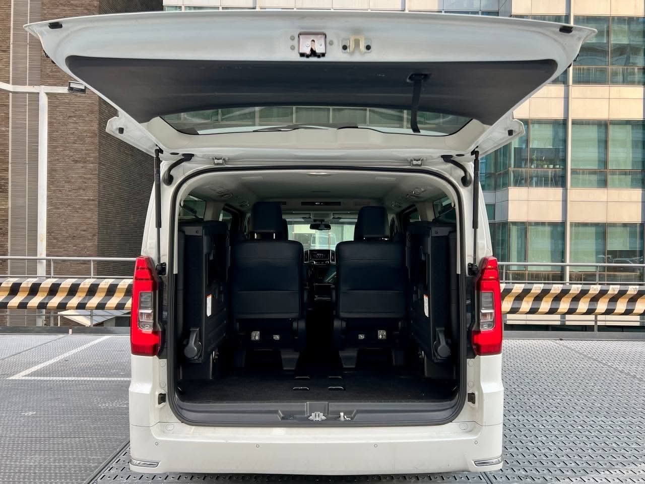 2019 Toyota Hiace Super Grandia Leather 2.8L,  Automatic, Diesel