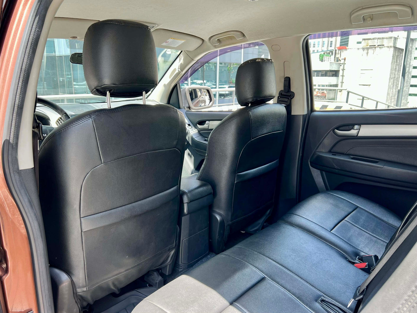 2015 Izuzu MUX LSA 4x2 2.5, Automatic, Diesel
