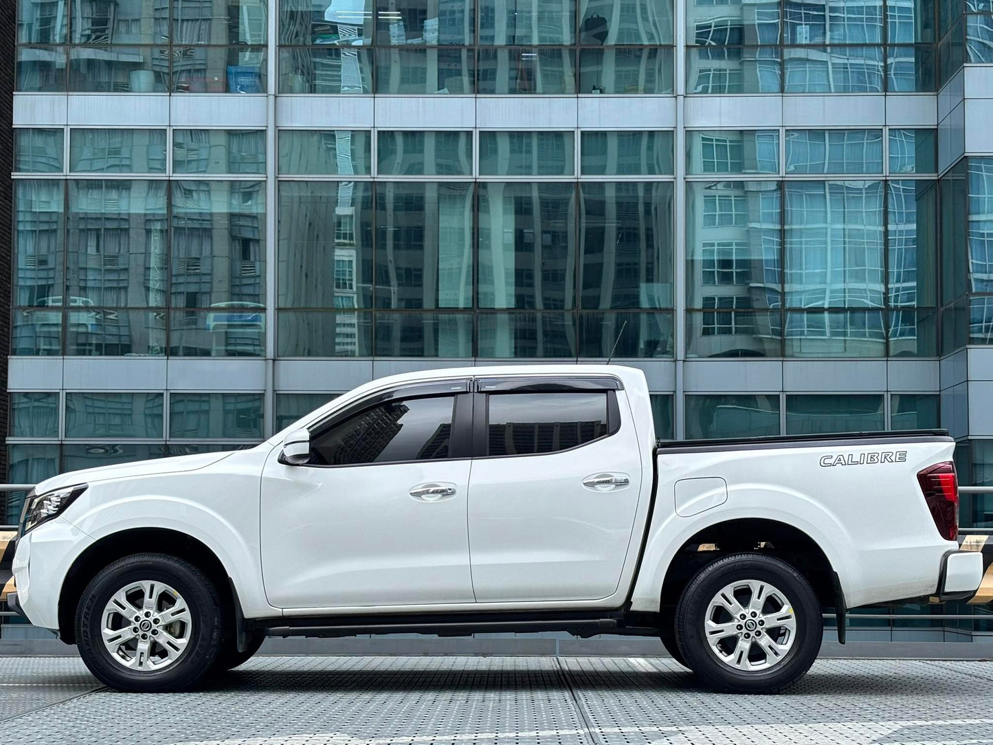 2024 Nissan Navara VE 4x2 2.5, Automatic, Diesel