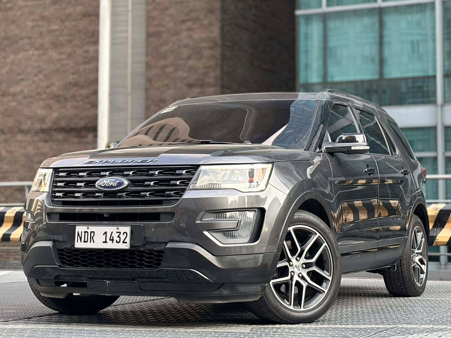 2017 Ford Explorer V6 4x4 3.5, Automatic, Gas