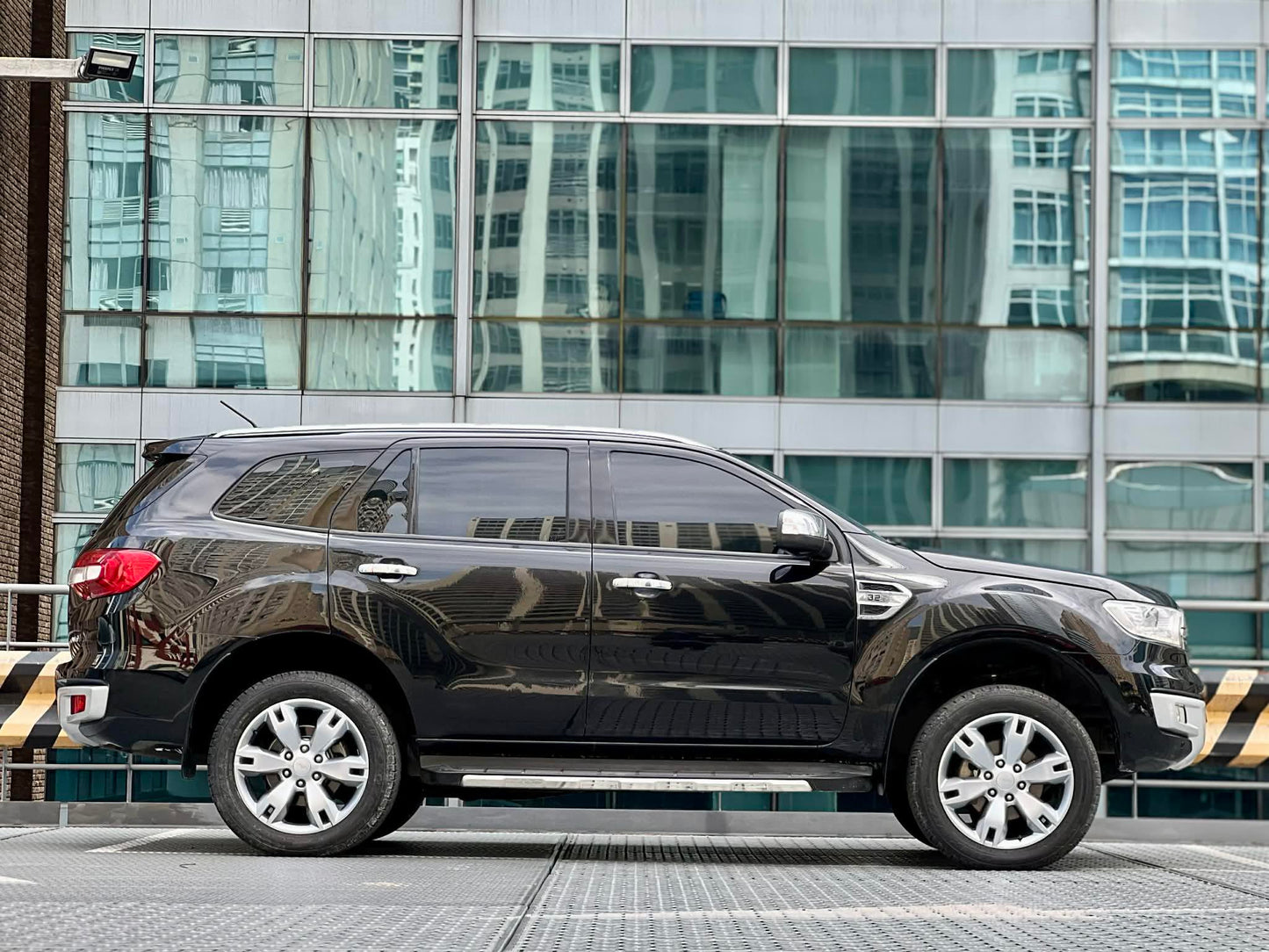 2017 Ford Everest 3.2 Titanium 4x4, 
Automatic, Diesel