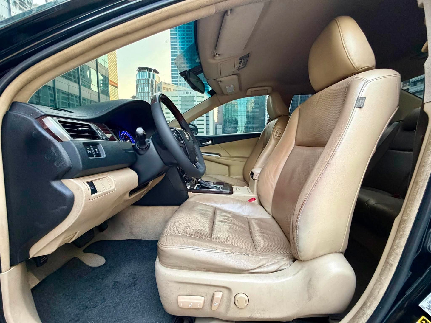 2018 Toyota Camry 2.5 V, Automatic, Gas