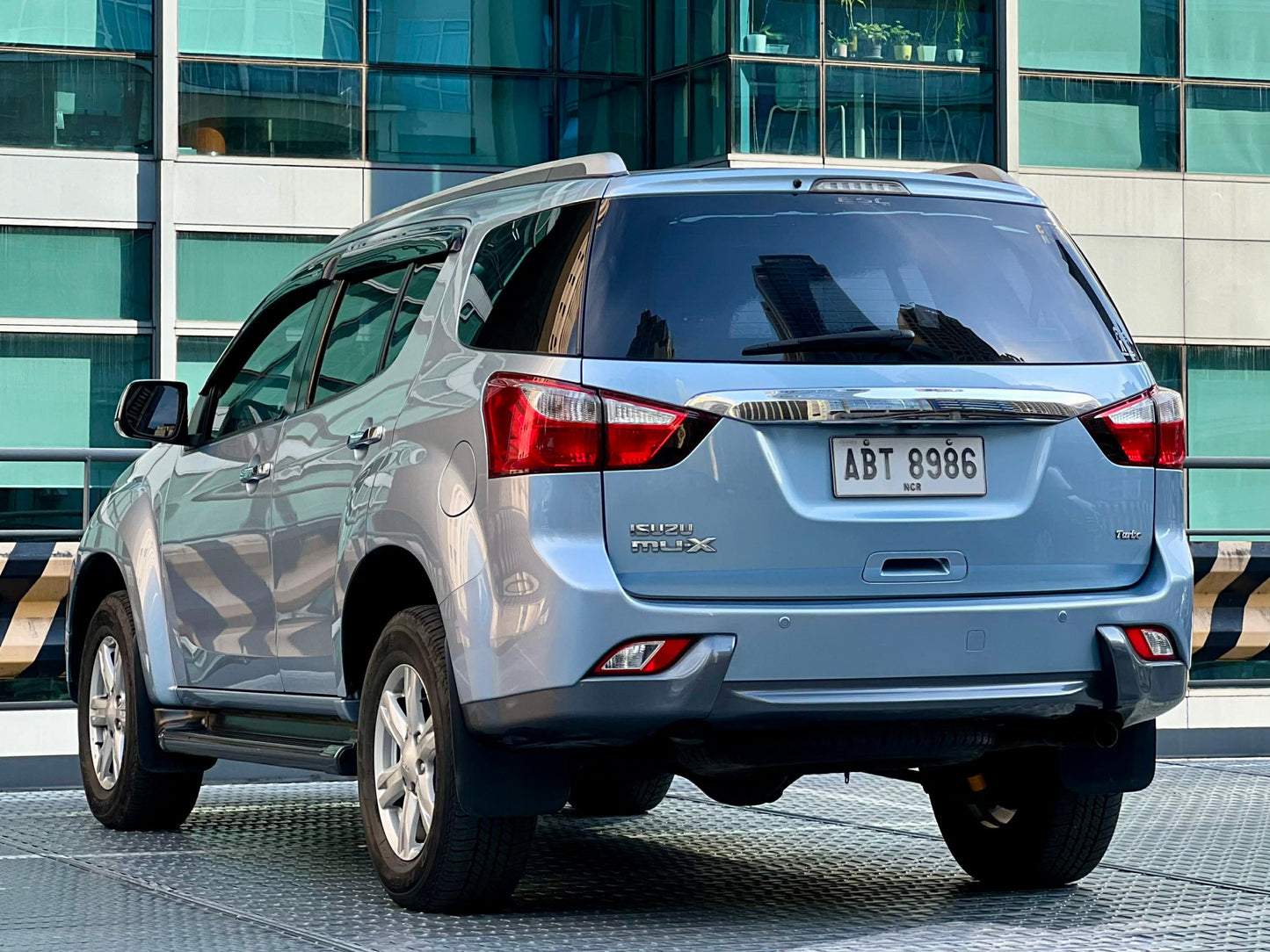 2015 Izuzu MUX LSA 4x2 2.5, Automatic, Diesel