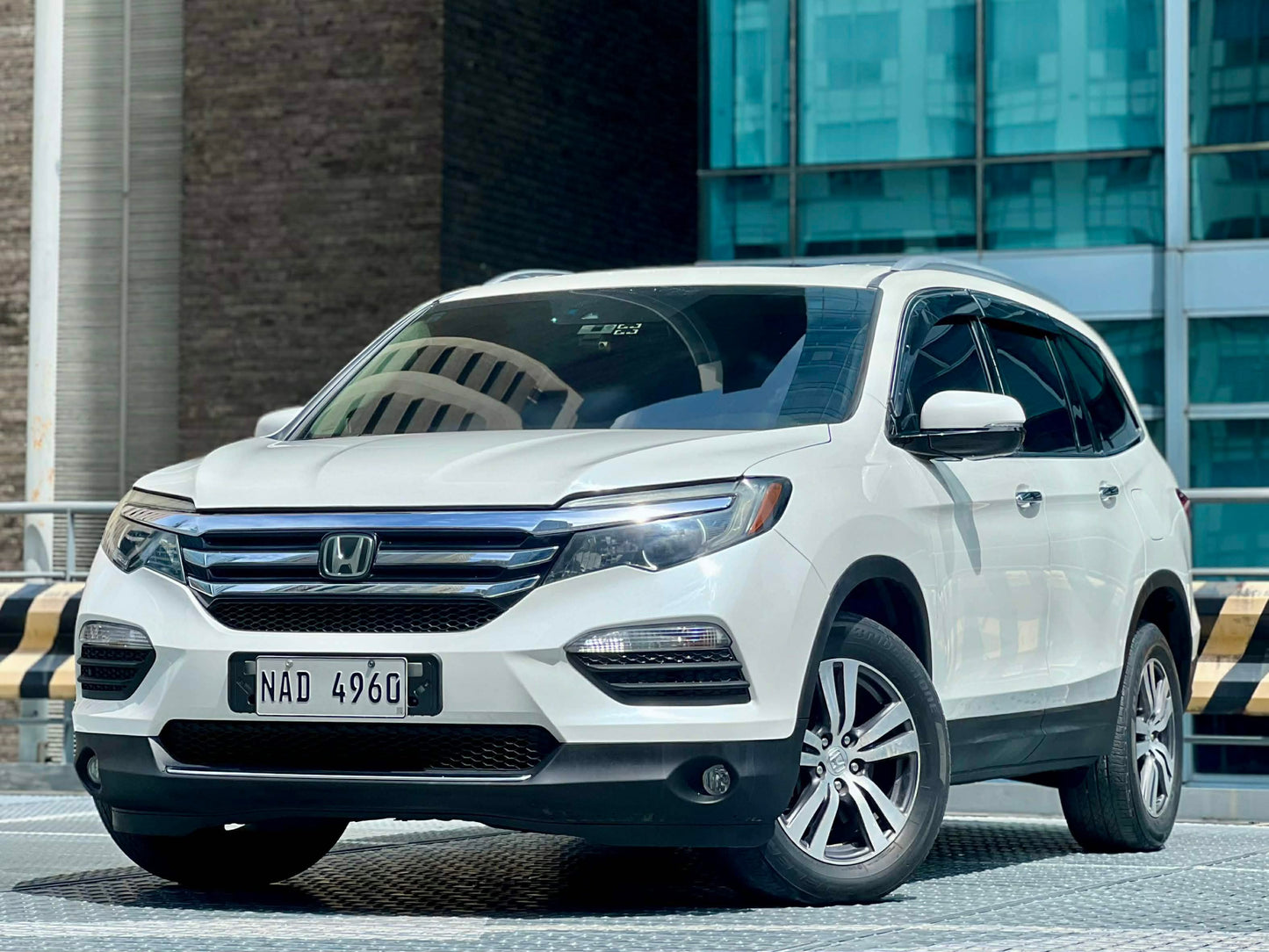 2016 Honda Pilot EX-L AWD
3.5L V6 SOHC, i-Vtec Engine,
24 Valves