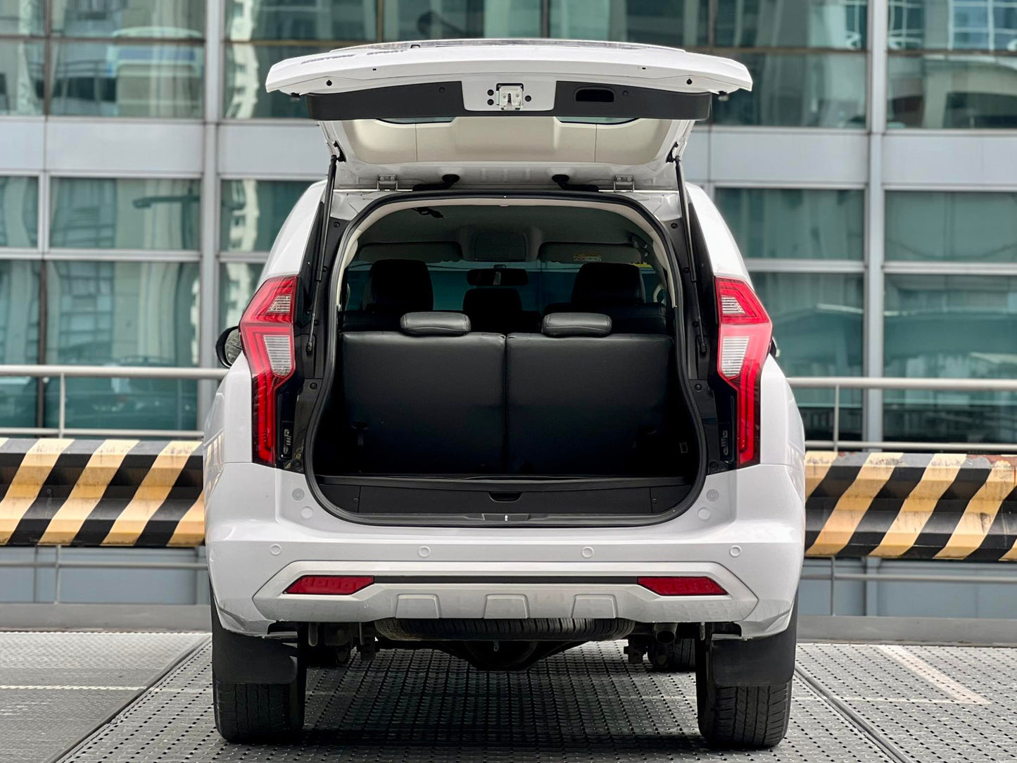 2020 Mitsubishi Montero GLX 2.5, Manual, Diesel