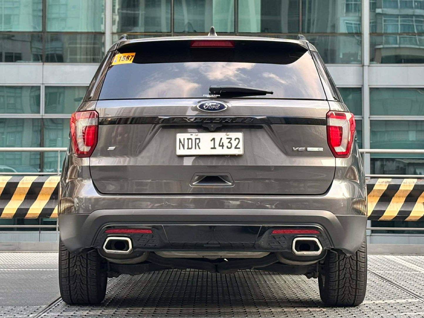 2017 Ford Explorer V6 4x4 3.5, Automatic, Gas