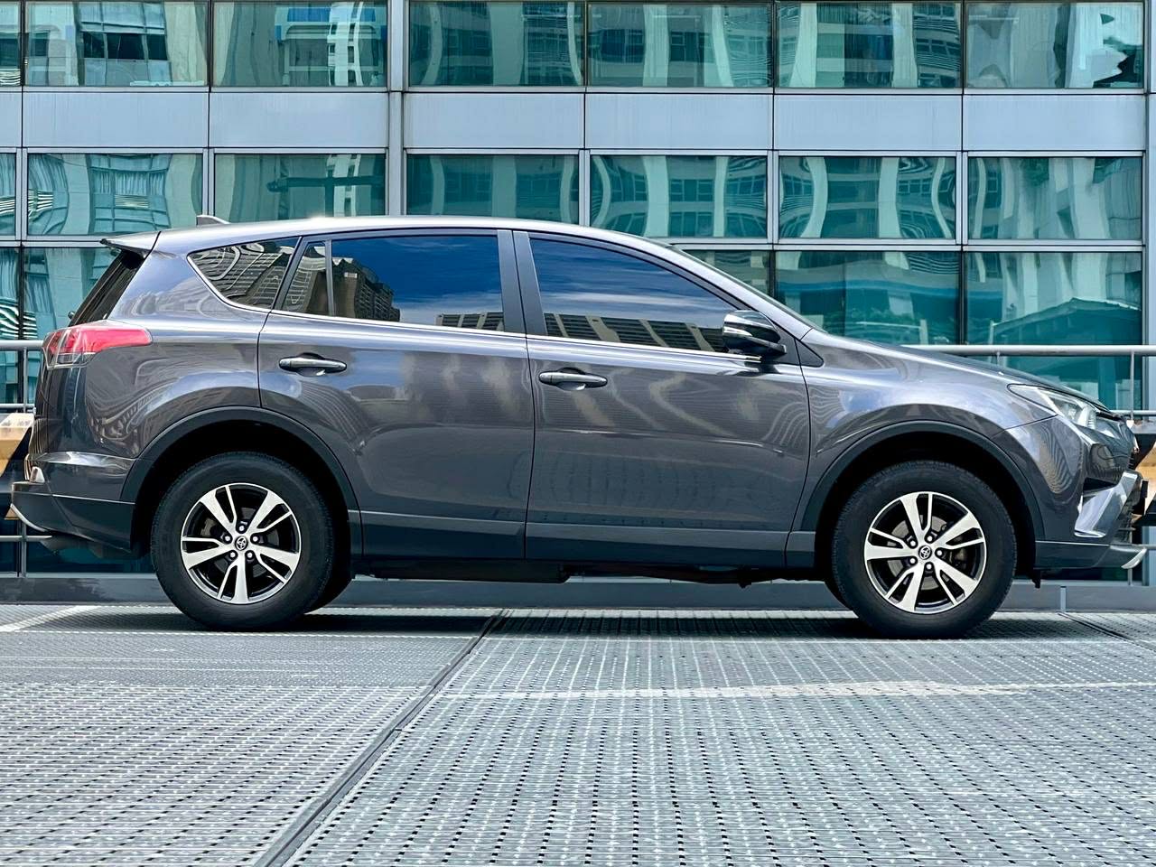 2017 Toyota Rav 4 Active 4x2, Automatic, Gas
