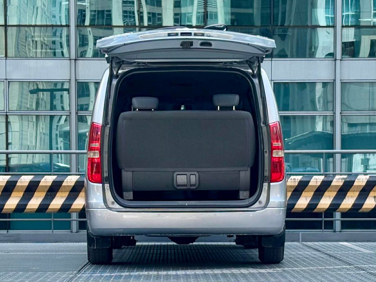 2011 Hyundai Grand Starex CVX 2.5, Automatic, Diesel