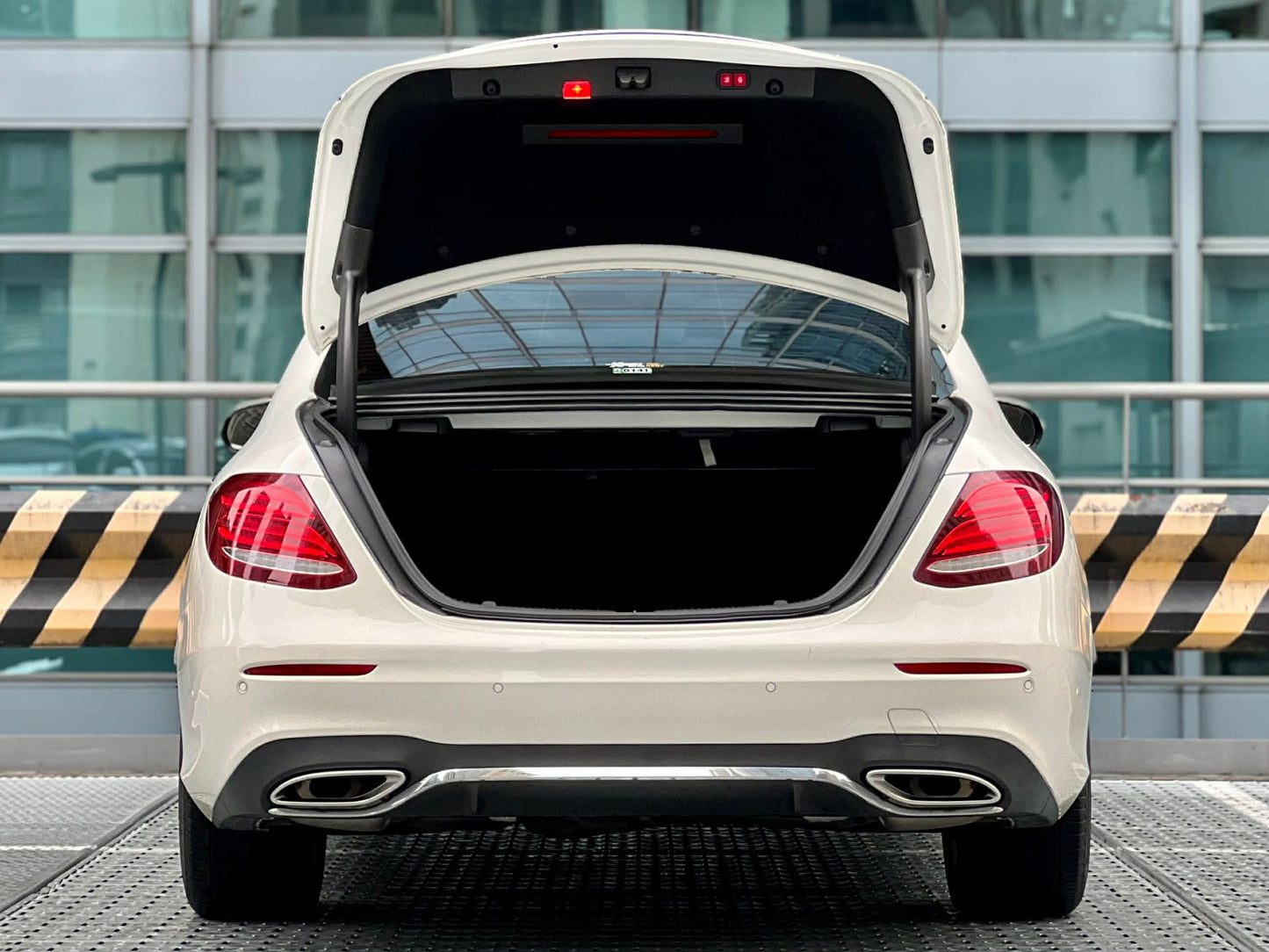 2017 Mercedes Benz E200 AMG 2.0, Automatic, Gas