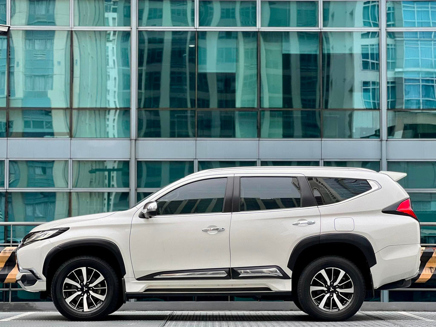 2017 Mitsubishi Montero GLS Premium 2.5, Automatic, Diesel