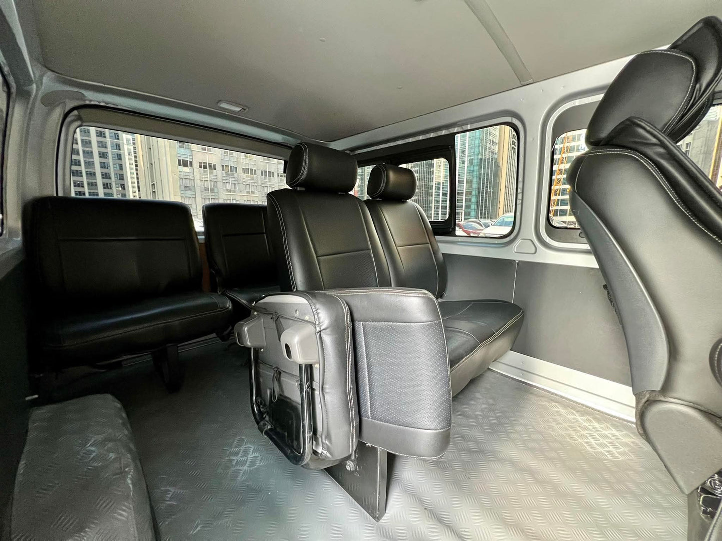 2025 Toyota HiAce Commuter 3.0, Manual, Diesel