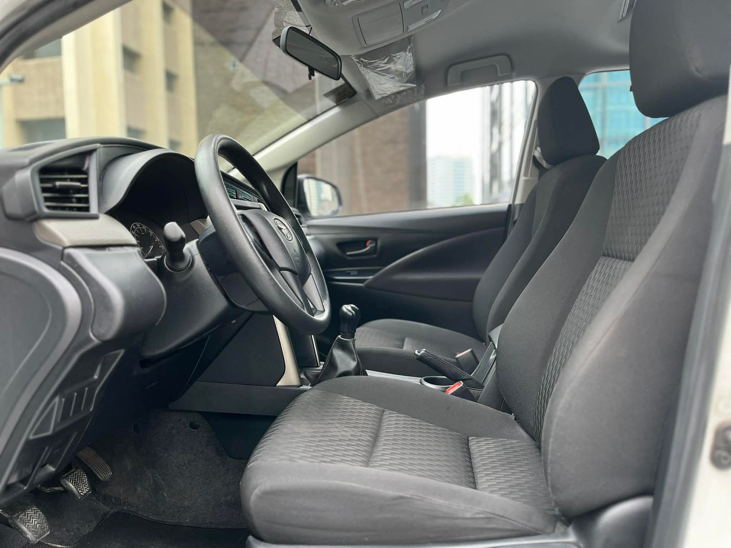 2020 Toyota Innova J 2.8, Manual, Diesel