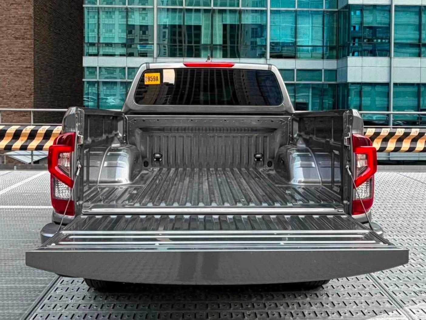 2025 Nissan Navara 2.5 VE Calibre, Automatic, Diesel