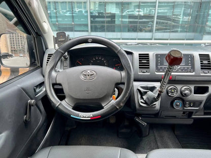 2023 Hiace Commuter 3.0 Decontent, Manual, Diesel